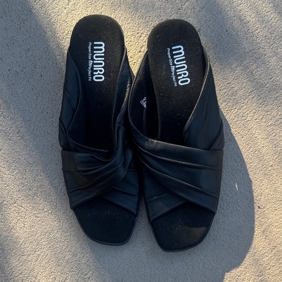 Munro Lee Slide Sandal Black Lamb Leather Size 7 - Picture 4 of 5